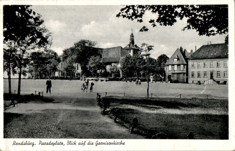 rendsburg, paradeplatz, blick auf die garnisonskirche