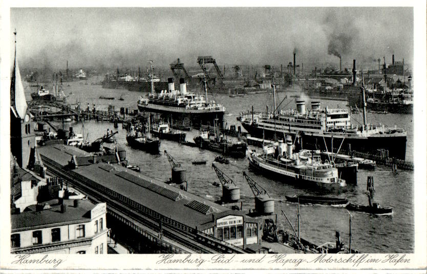 hamburg-süd und hapag-motorschiff im hafen