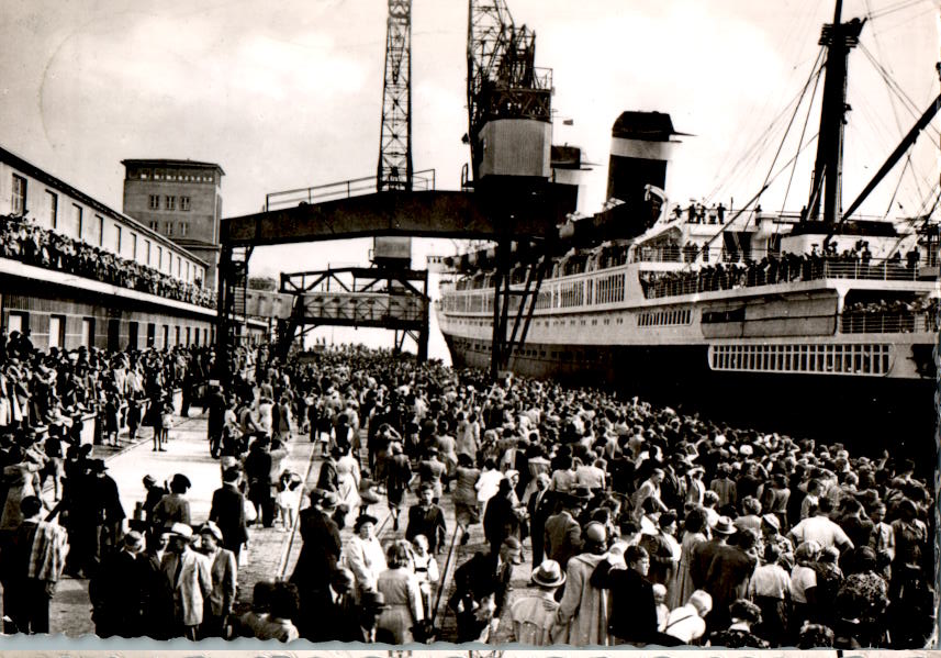 schiffsabfahrt vom columbusbahnhof bremerhaven, 1959