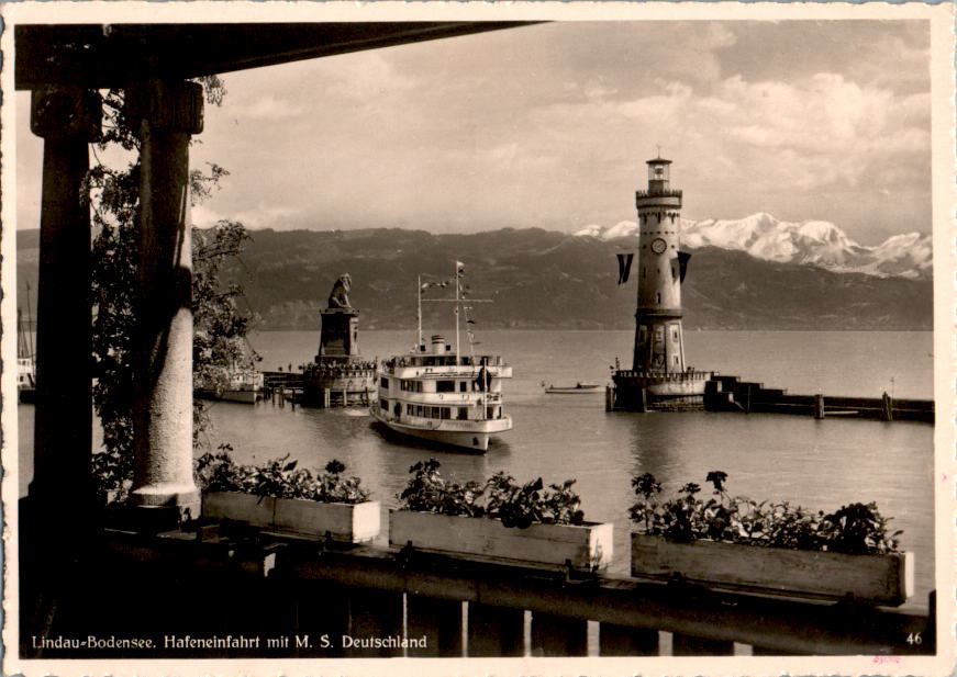 lindau, hafeneinfahrt mit m.s. deutschland