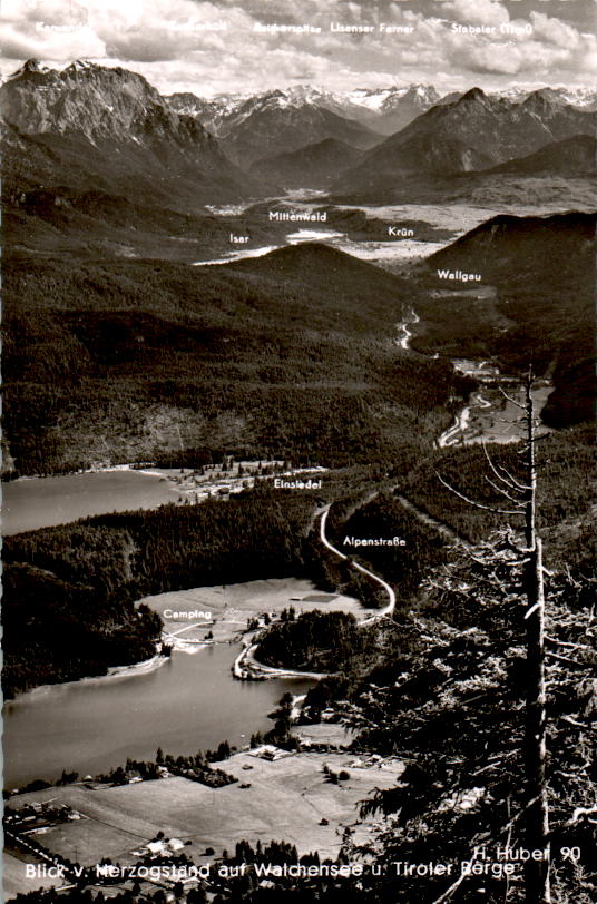 blick von herzogstand auf walchensee und tiroler berge