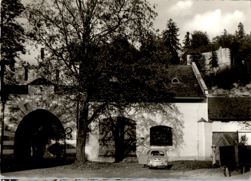 stein an der traun/obb., portal zum schloß mit burg