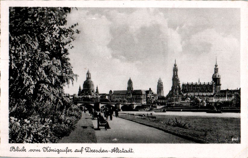 blick vom königsufer auf dresden altstadt