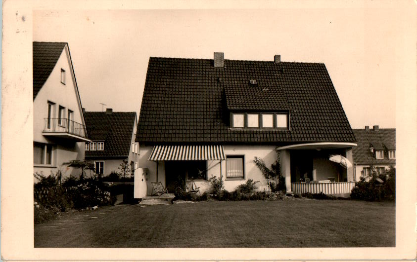 haus mit garten foto 1962