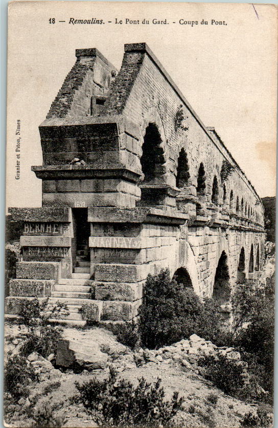 remoulins, le pont du gard, coupe du pont