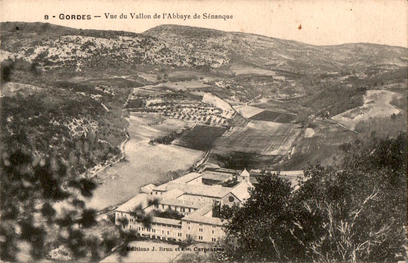 gordes, vue du vallon de l'abbaye de senanque