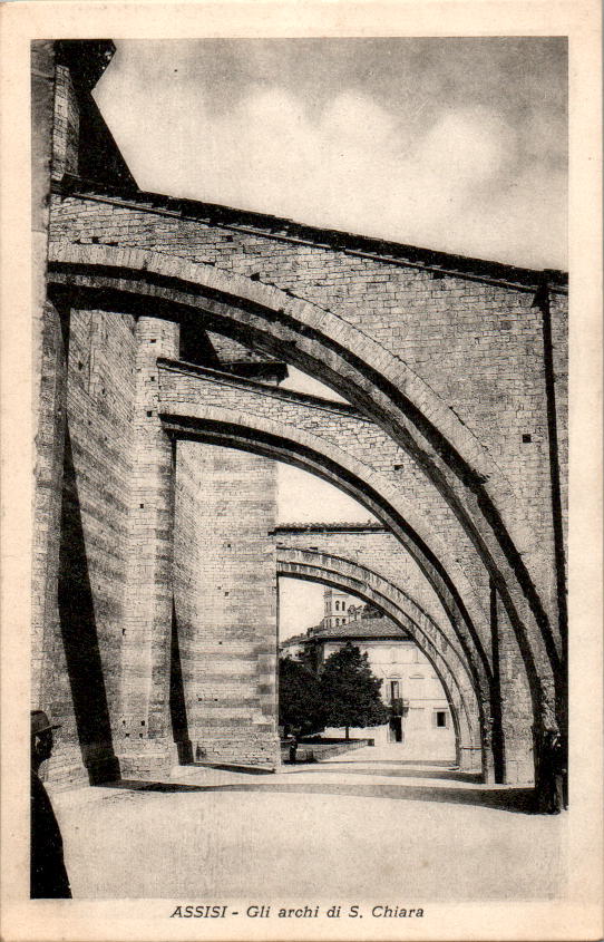 assisi, gli archi di s. chiara