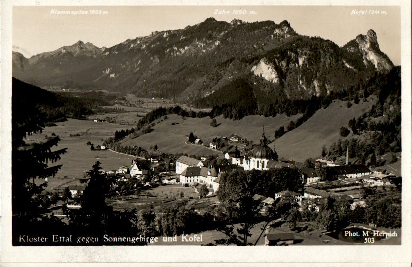 kloster ettal gegen sonnengebirge und kofel