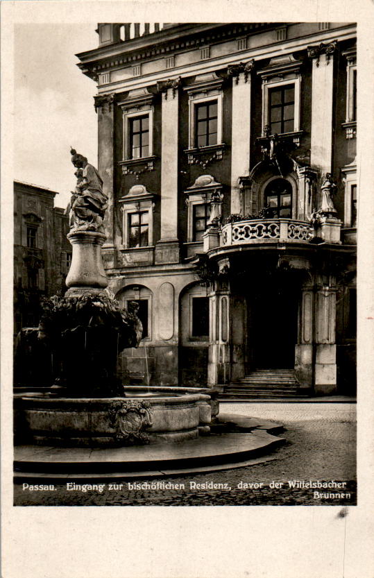 passau, eingang bischöfl. residenz, wittelsbacher brunnen