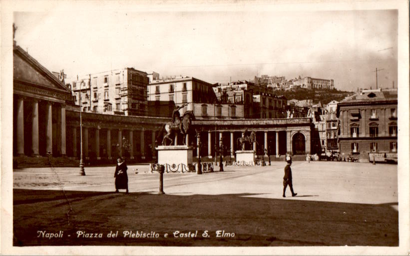 napoli, piazza del plebiscito e castel s. elmo