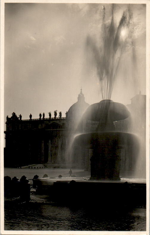 roma, fontana a s. pietro (maderno)