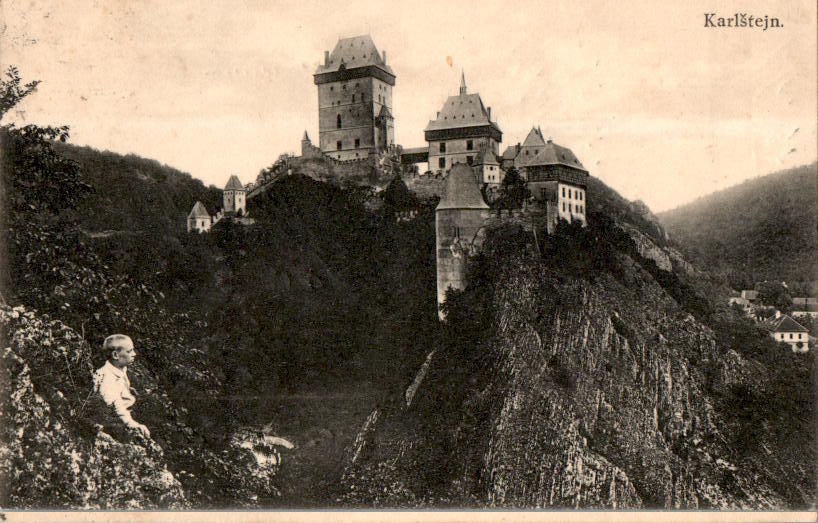 karlstein, karlštejn mit knabe davor