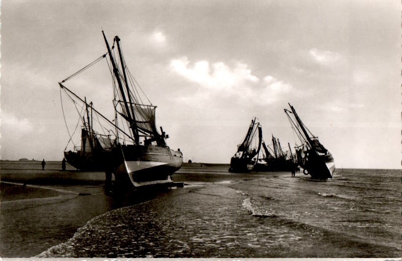 büsum, schiffe am fahrwasser