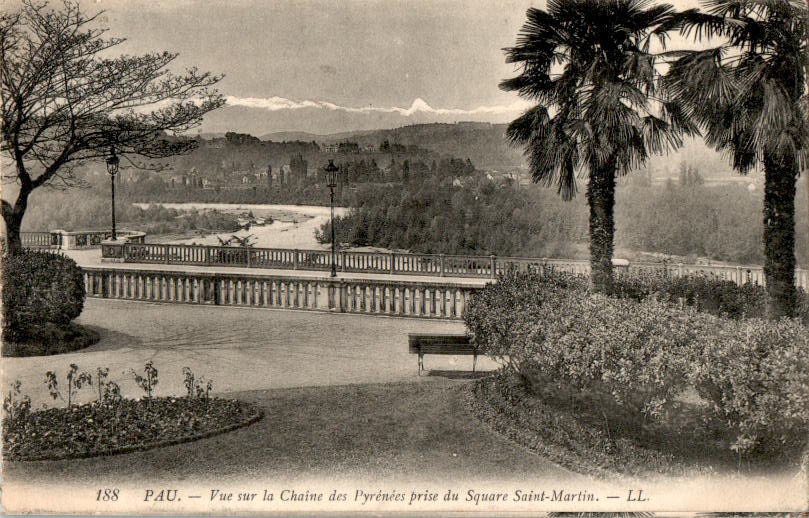 pau, square st. martin, vue sur la chaine des pyr.