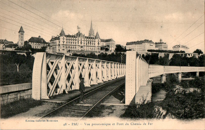 pau, vue panoramique et pont du chemin de fer