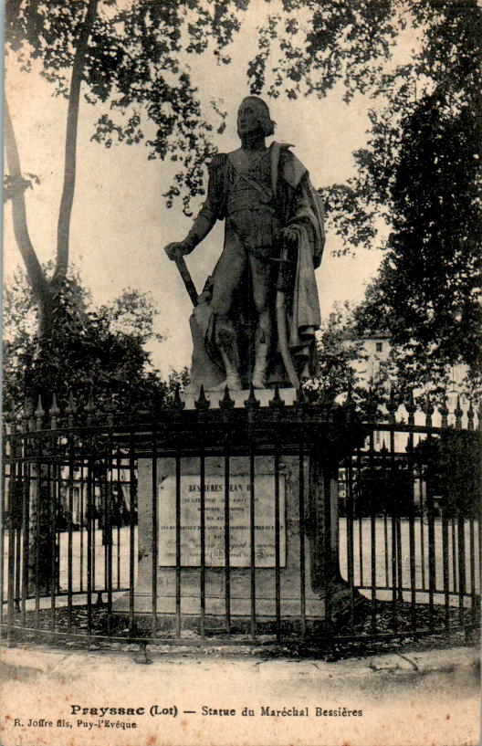 prayssac, statue du marechal bessieres