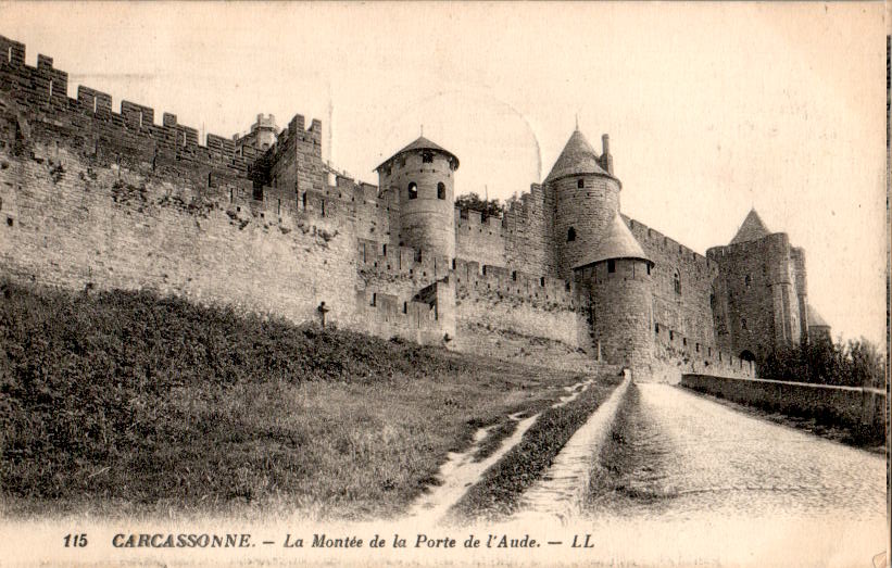 carcassonne, la montee de la porte de l'aude