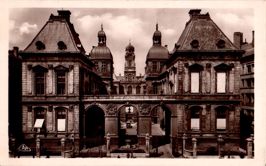 lyon, l'hotel de ville