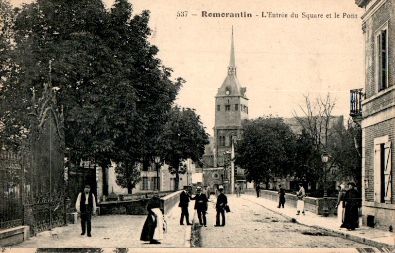 romorantin, l'entree du square et le pont