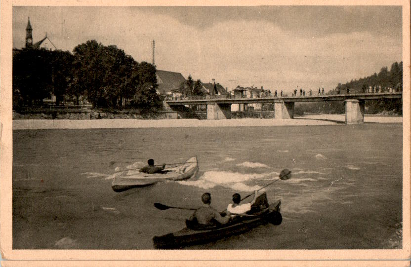 bad tölz, kajak-fahrer auf der isar