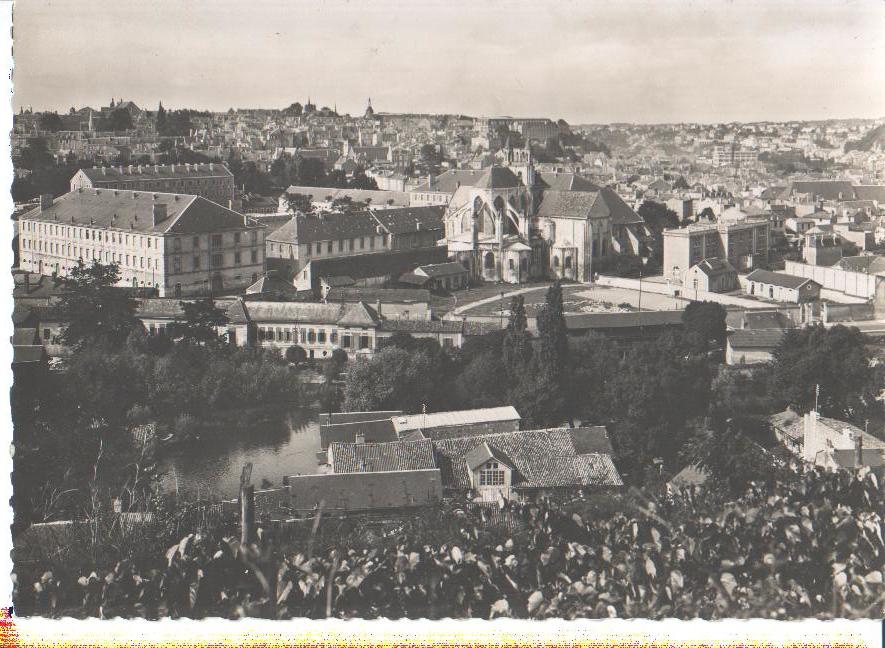 poitiers, vue generale et eglise montierneuf