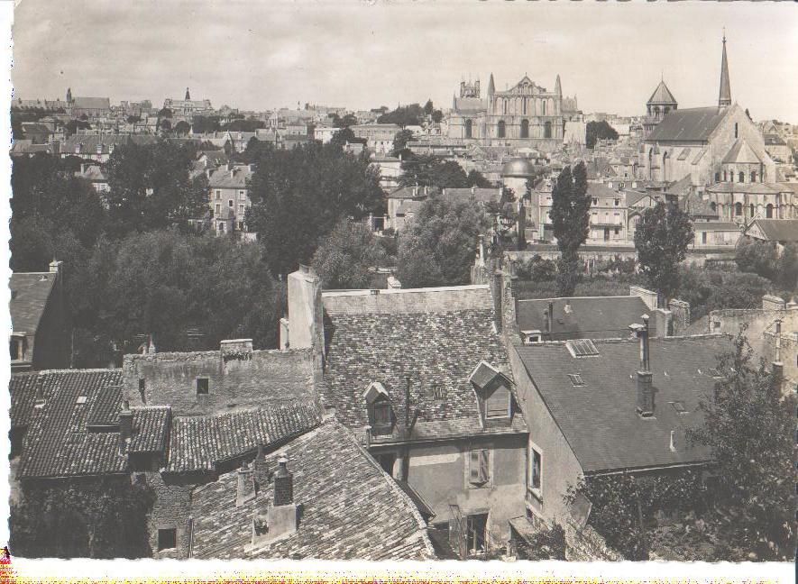 poitiers, vue generale et la cathedrale st.-radégonde