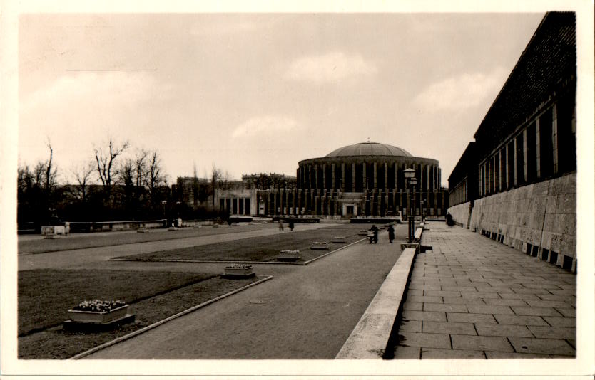 düsseldorf, ehrenhof mit planetarium