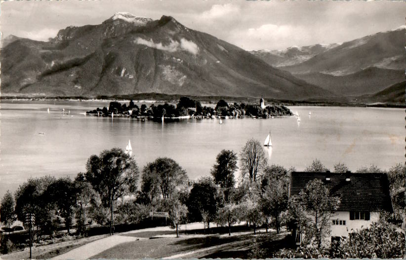 chiemsee, blick v. gstadt auf fraueninsel und hochgern