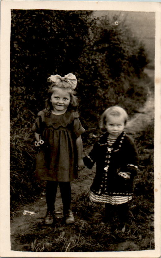 alte foto ak, kleine Kinder mit schleife im haar