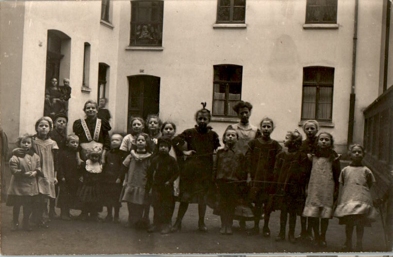 alte foto ak, kinder mit aufpasserinnen