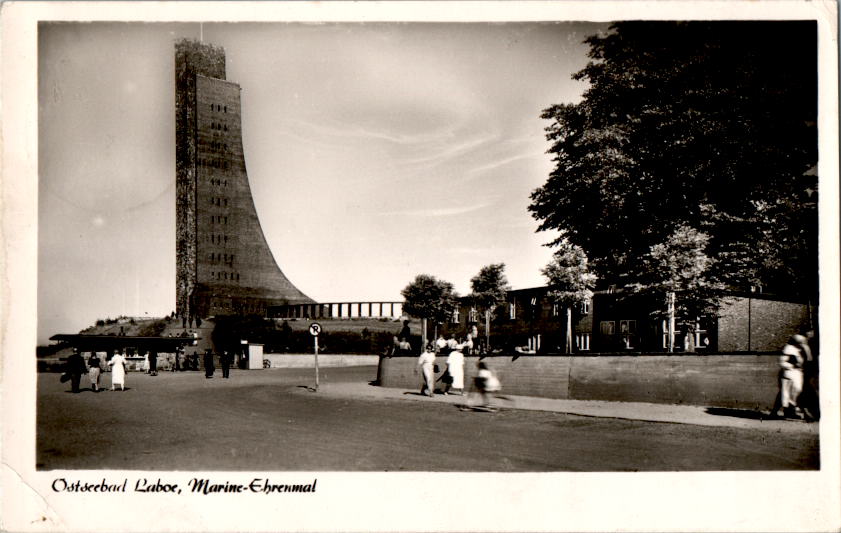 ostseebad laboe mit marine-ehrenmal