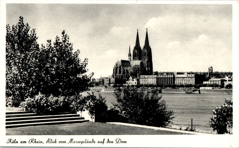 köln am rhein, blick vom messegelände auf den dom