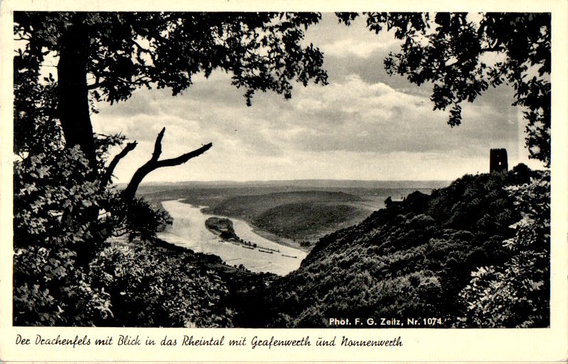 der drachenfels mit blick in das rheintal