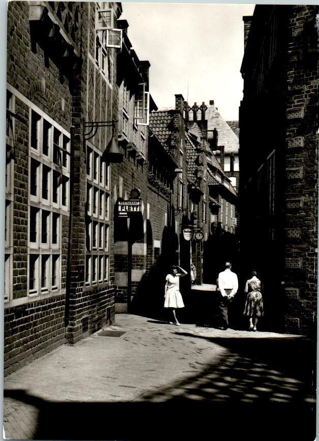 die böttcherstrasse in bremen, blick zum markt